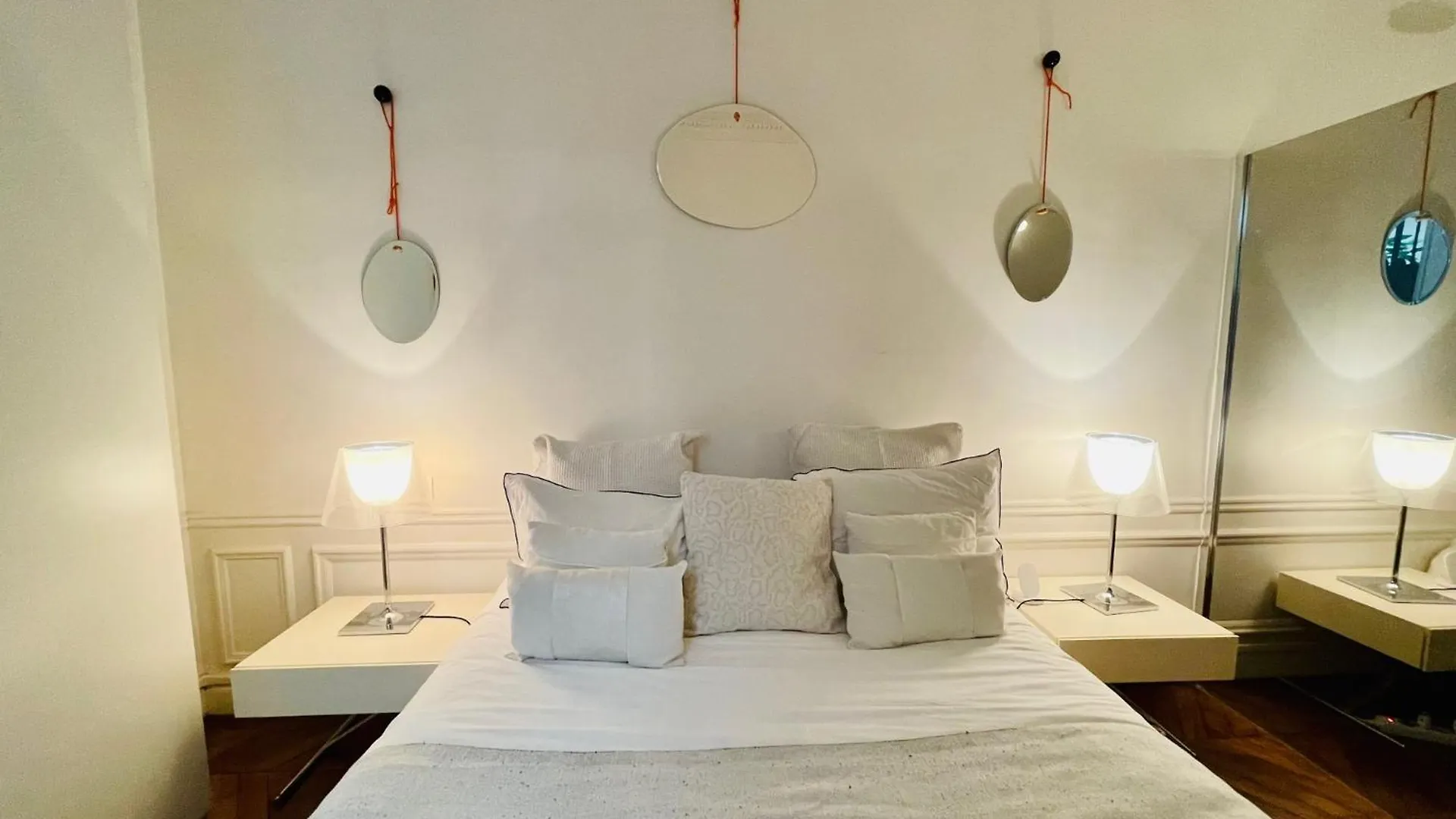 Comme Une Maison A Deux Pas De L'Arc De Triomphe Paris Apartment